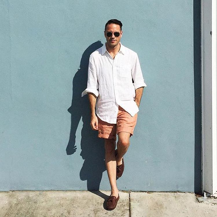 Today we're highlighting a collection of blogger approved outfits that perfectly work in the summers. We're talking about outfits that are comfortable and look great. 