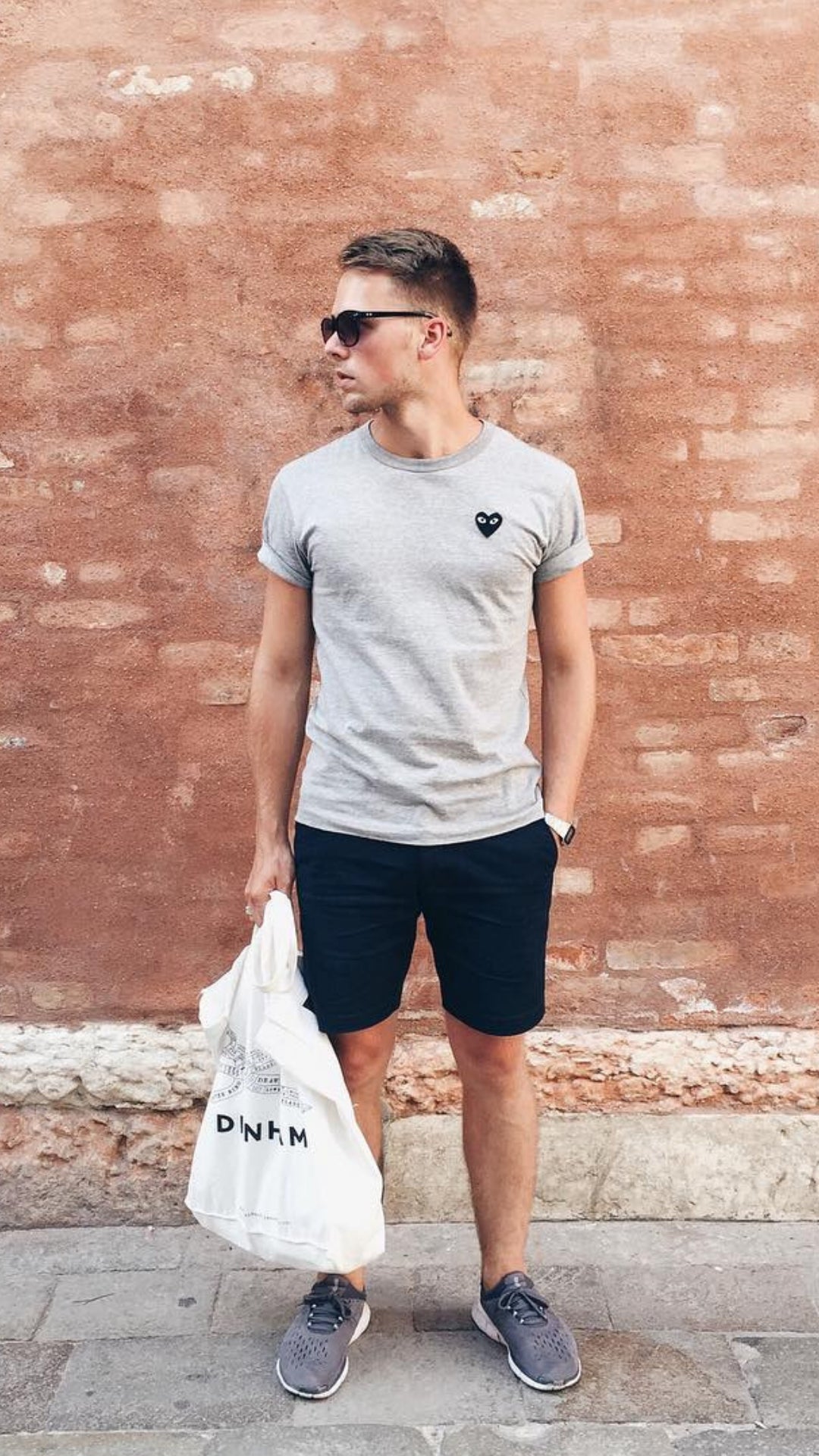 5 t-shirt outfits for men #tshirt #outfits #mensfashion #streetstyle