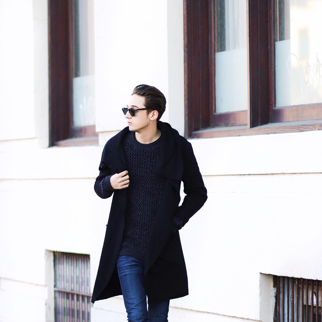 ways to wear t-shirt with overcoat