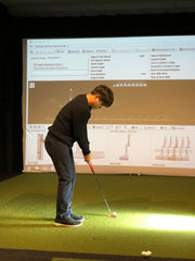 Beon Lee being fitted for his Evnroll Putter