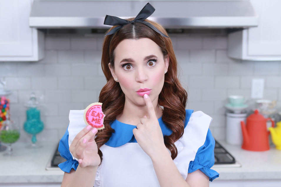 Rosanna Pansino makes Alice in Wonderland 'Eat Me' Cookies