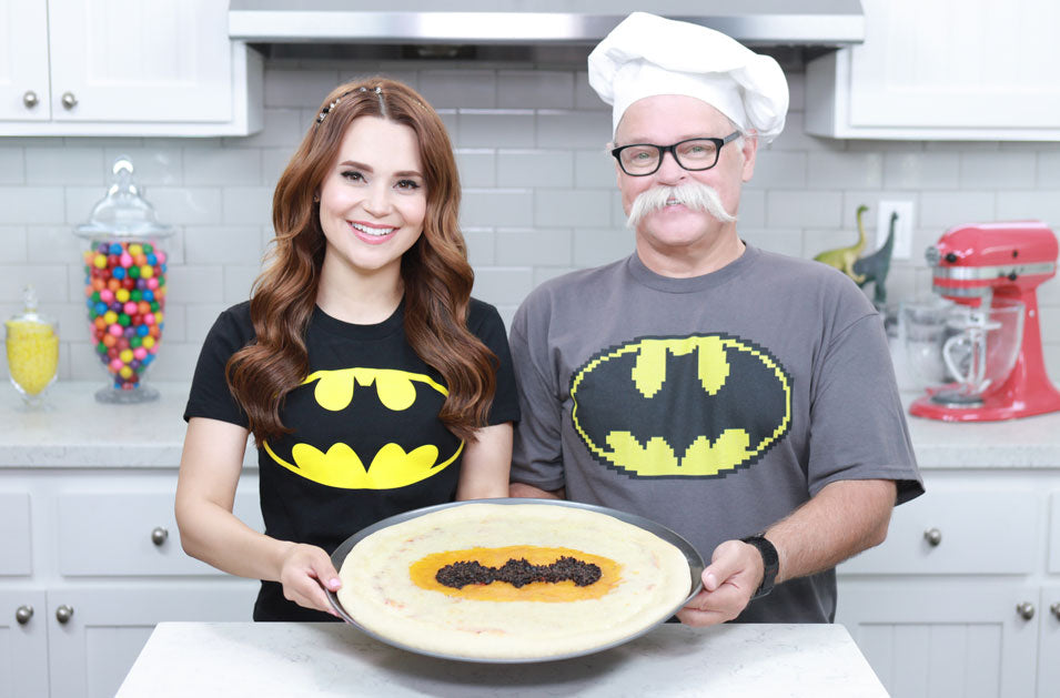 Rosanna Pansino and Papa Pizza make Batman Pizza