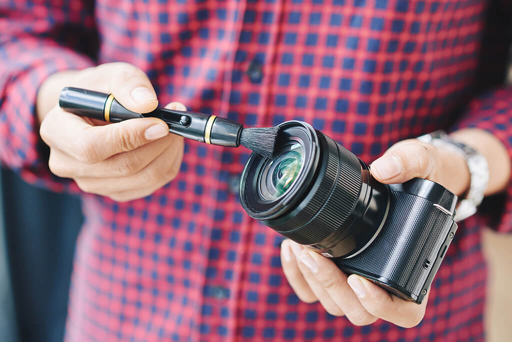 How to clean camera lens