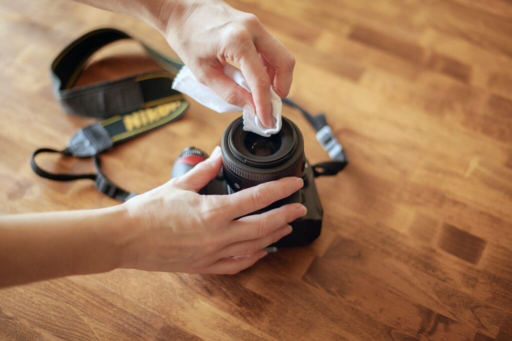 how to clean dslr lens