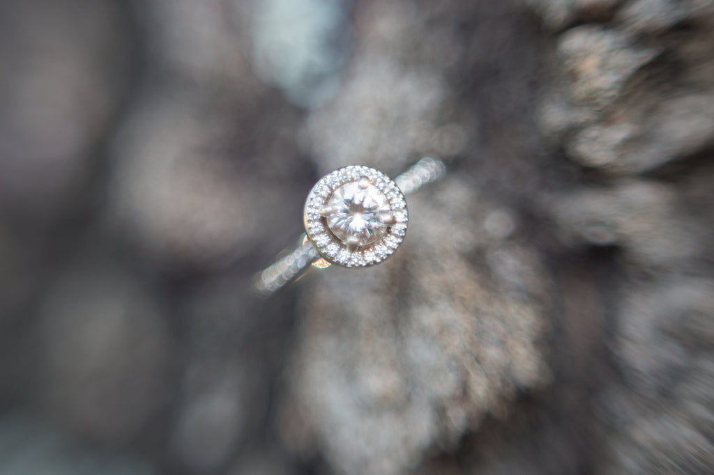 Freelensing Macro Picture of Engagement Ring