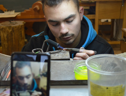 immagine orafo in laboratorio orafo artigianale, begoreficeria