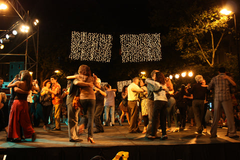 Dancing on Avenida de Mayo