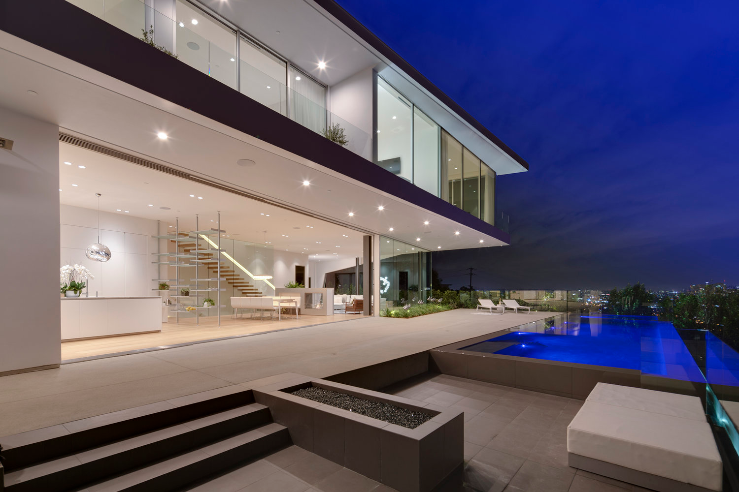 hollywood hills modern luxury home design by Belzberg Architects