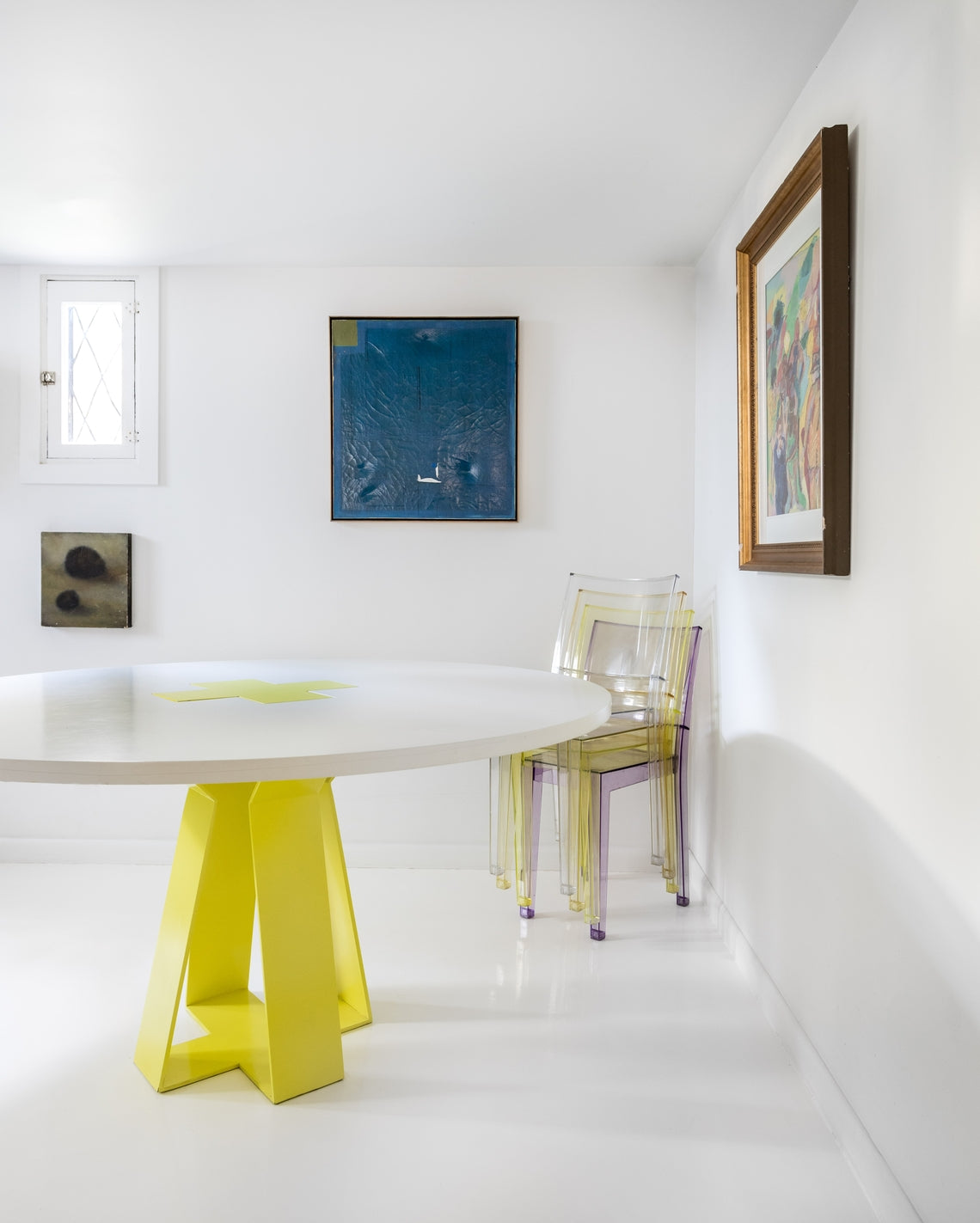 retro cool dining table and plastic chairs