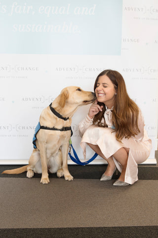 Petra the guide dog puppy giving kristina kisses