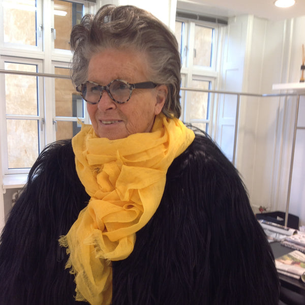 Et af Danmarks unikke stilikoner, Nadja Meyer, i Besos tørklæder