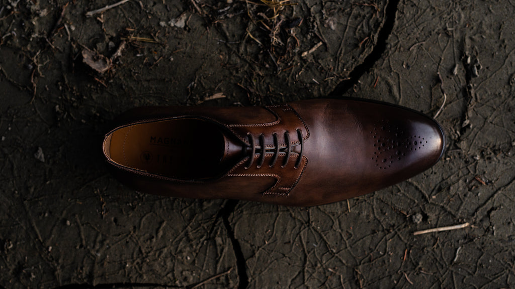 Blucher closure shoe