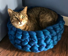 FREE Pet Bed Arm Knit Crochet Tutorial from Kromski's Polish Merino Wool Roving 