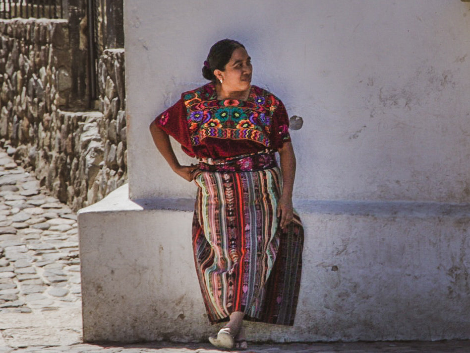 Weaver women Guatemala huipil mayalla
