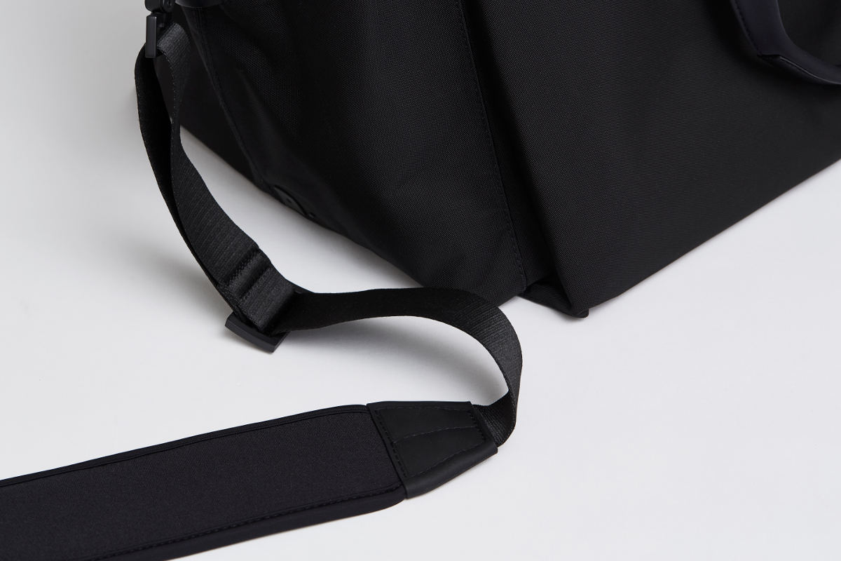 CarryLight shoulder strap connections for Troubadour bags