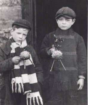 Children collecting Calennig in Llangynwyd 