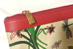 Vintage Gucci ivory beige canvas large clutch bag, portfolio bag with multicolor flower prints. A great piece from Accornero collection.