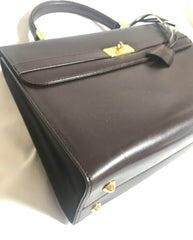 Vintage BALLY brown boxcalf leather Kelly bag with gold tone hardware closure. Classic masterpiece handbag.