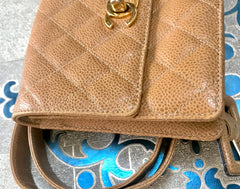 Vintage CHANEL beige brown caviarskin waist purse, hip bag, fanny pack with golden CC mark. Classic 2.55 design.