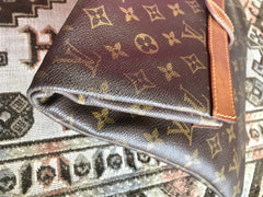 Vintage Louis Vuitton monogram envelope style document portfolio bag. Unisex use clutch for all generations. Eclair zipper.