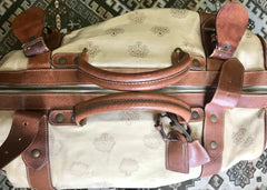 Vintage Mulberry beige logo jacquard fabric travel bag, duffle bag with brown leather trimmings. Unisex use.