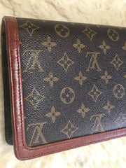 Vintage Louis Vuitton Monogram clutch bag, pochette purse. Must have. Unisex use.