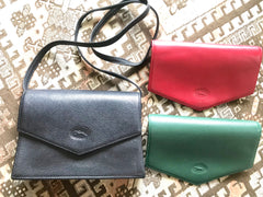Vintage Longchamp shoulder bag with 3 changeable flaps in black, green, and red. For unisex use, daily bag.