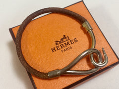 Vintage Hermes Jumbo leather and silver bracelet. Classic and casual jewelry from Hermes. Best jewelry for daily and unisex use.