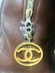 Vintage CHANEL brown caviarskin v stitch, chevron style bag, Speedy bag with golden CC charm. Classic purse for daily use.