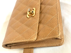 Vintage CHANEL beige brown caviarskin waist purse, hip bag, fanny pack with golden CC mark. Classic 2.55 design.