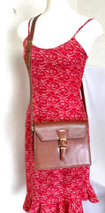 Vintage Valentino Garavani brown epi leather shoulder bag with golden logo buckle design closure. Classic Valentino purse for any occasions.
