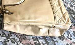Vintage CHANEL beige calf leather large chain shoulder tote bag with golden CC mark motif at flap. Classic purse for daily use.