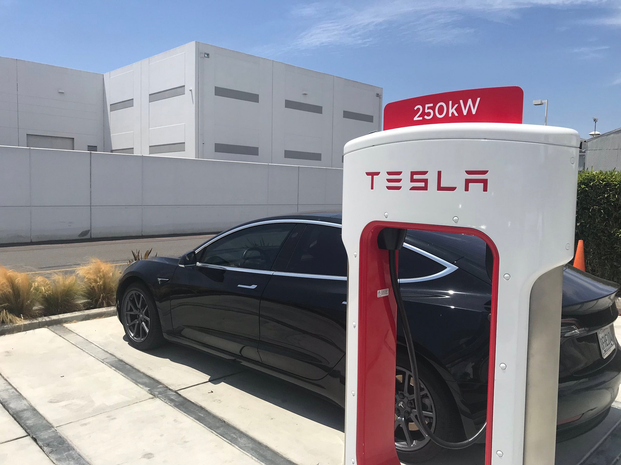 Tesla-Model-3-Supercharger V3