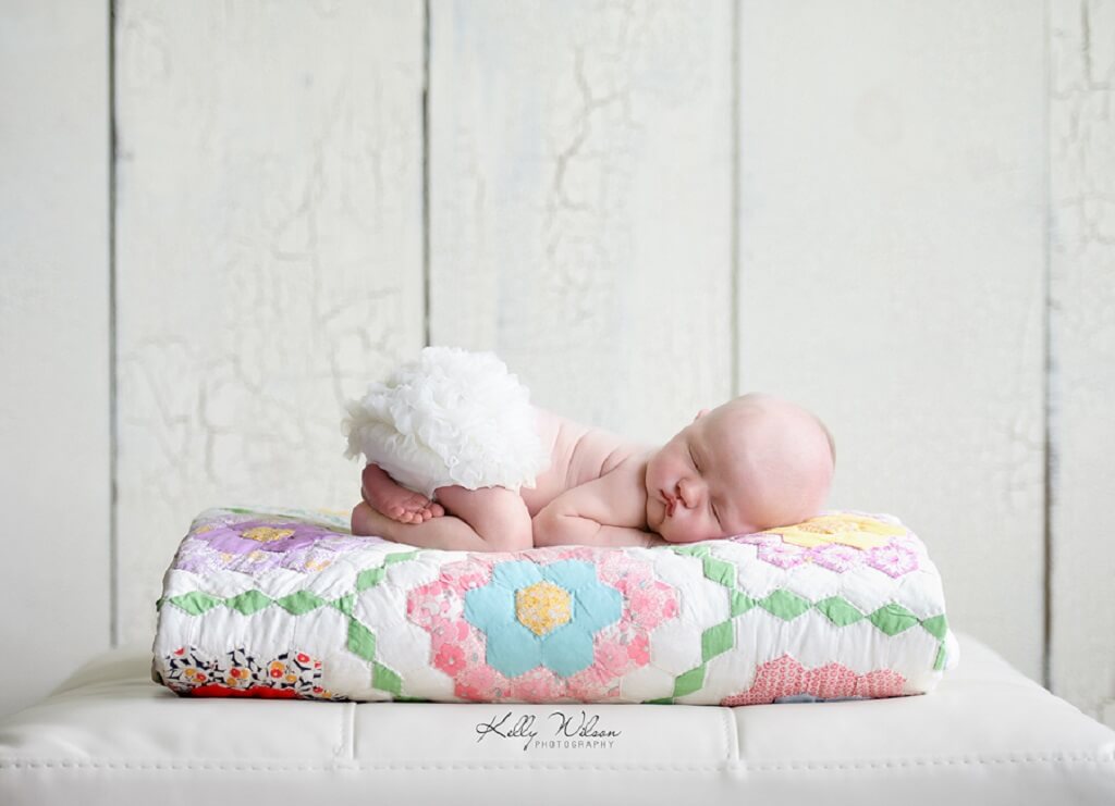 newborn photography tips blanket prop