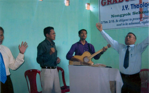 Grupo de alabanza del Instituto Teológico