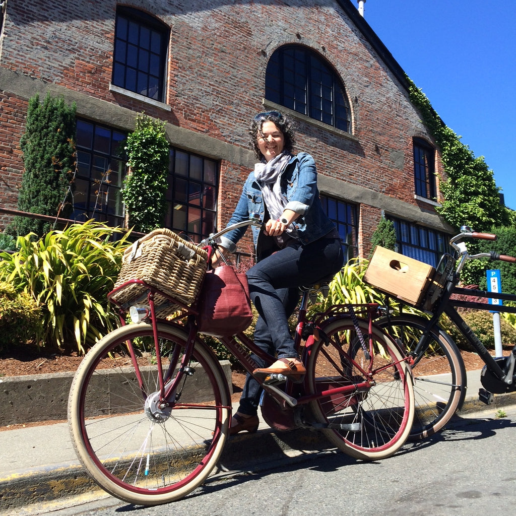 Urban cycling at Le Vélo Victoria