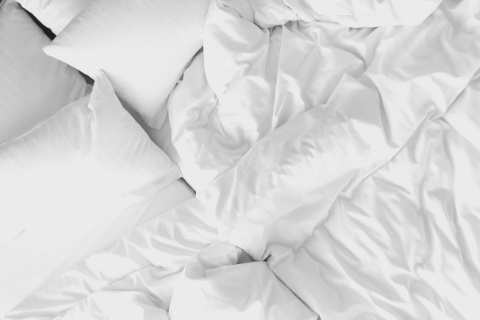 white pillows and comforter