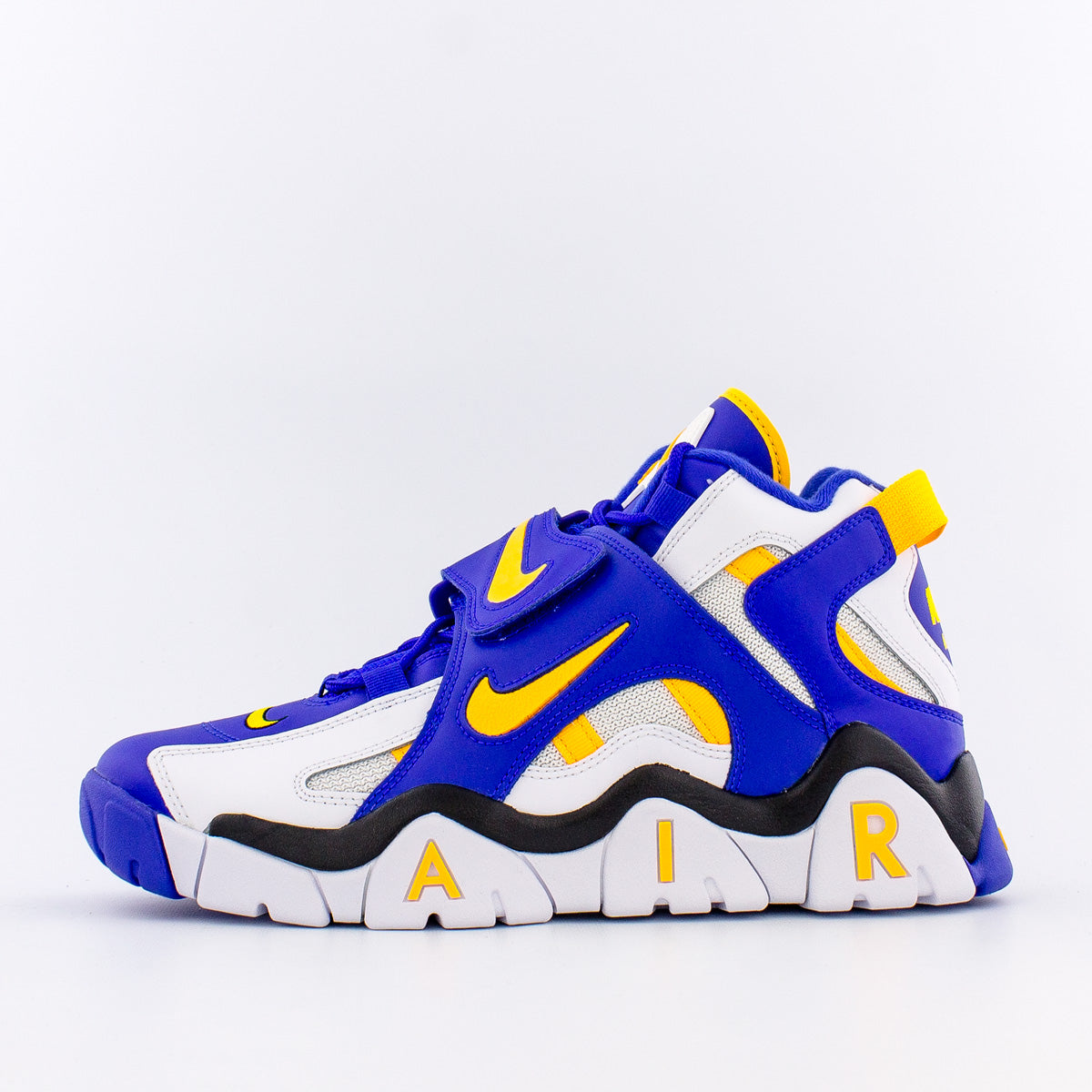 white and yellow nike air barrage