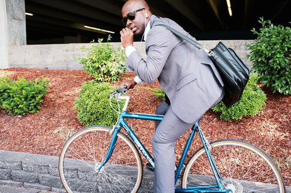 man on bike sporting an elegant serbags mens messenger bag