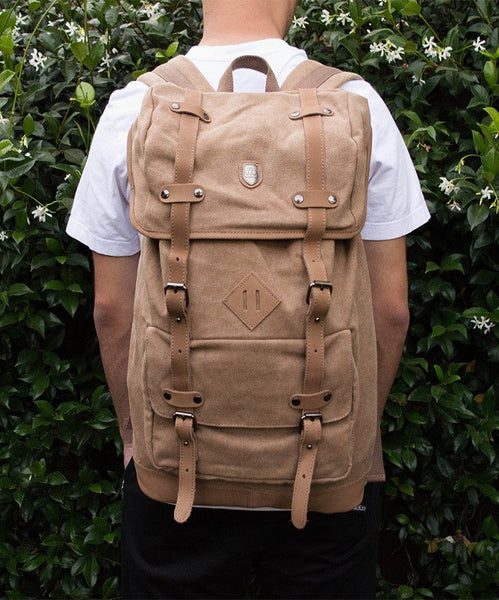Man wearing the light-brown canvas daypack by Serbags