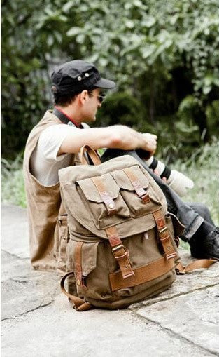 Stylish mean wearing the army green canvas hiking school rucksack by Serbags