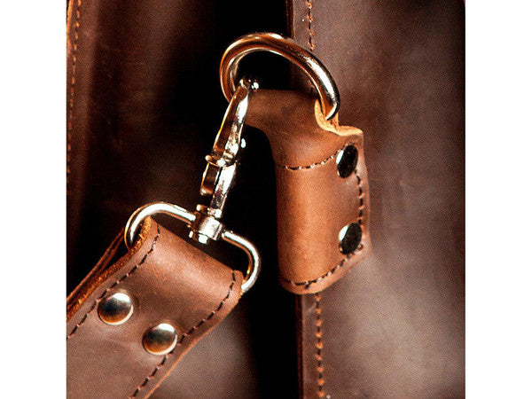 Metal details on the genuine leather Selvaggio briefcase & backpack