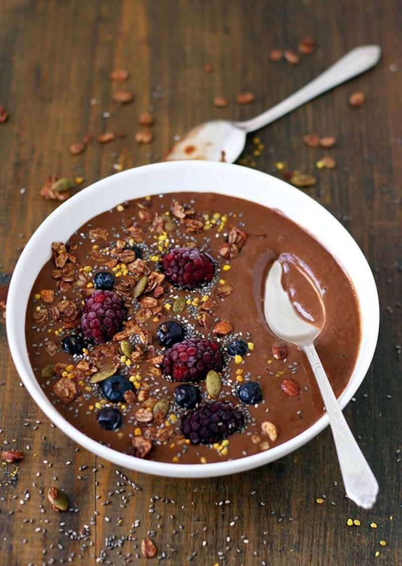 picture of a bowl of cacao smoothie with berries