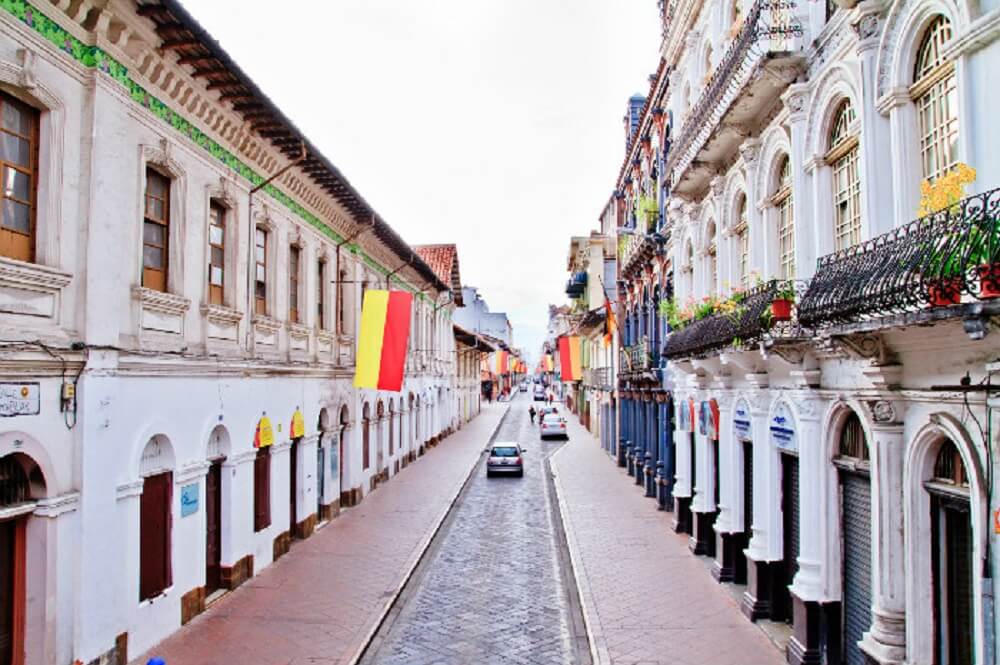 picture of a street in cuenca