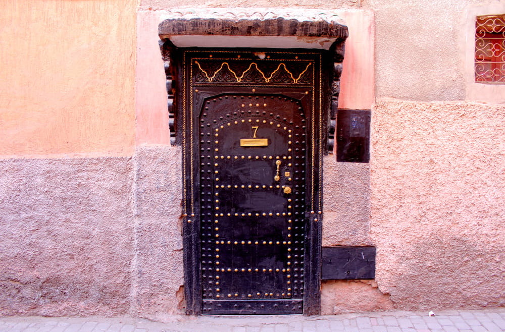 picture of a door in morocco