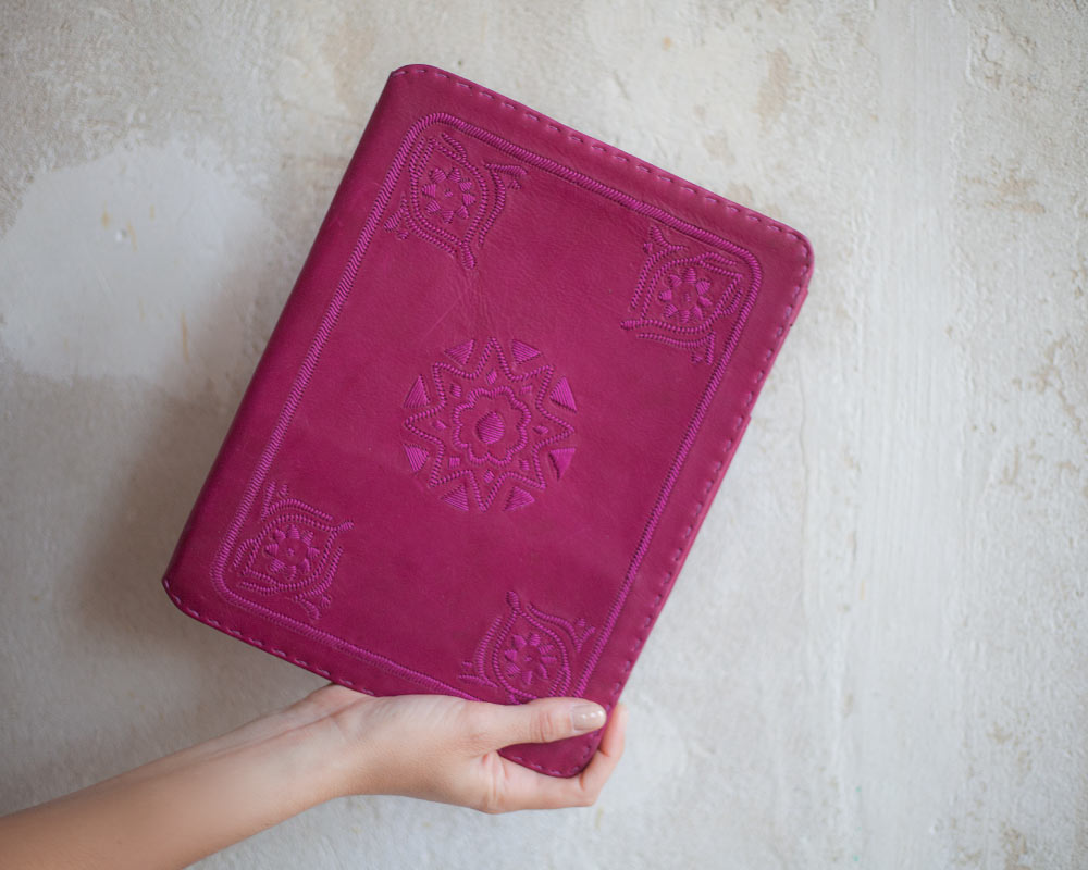 picture of the berber leather ipad case in pink 