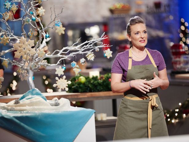 Food Network Baking Challenge Winner Wears H&B Aprons