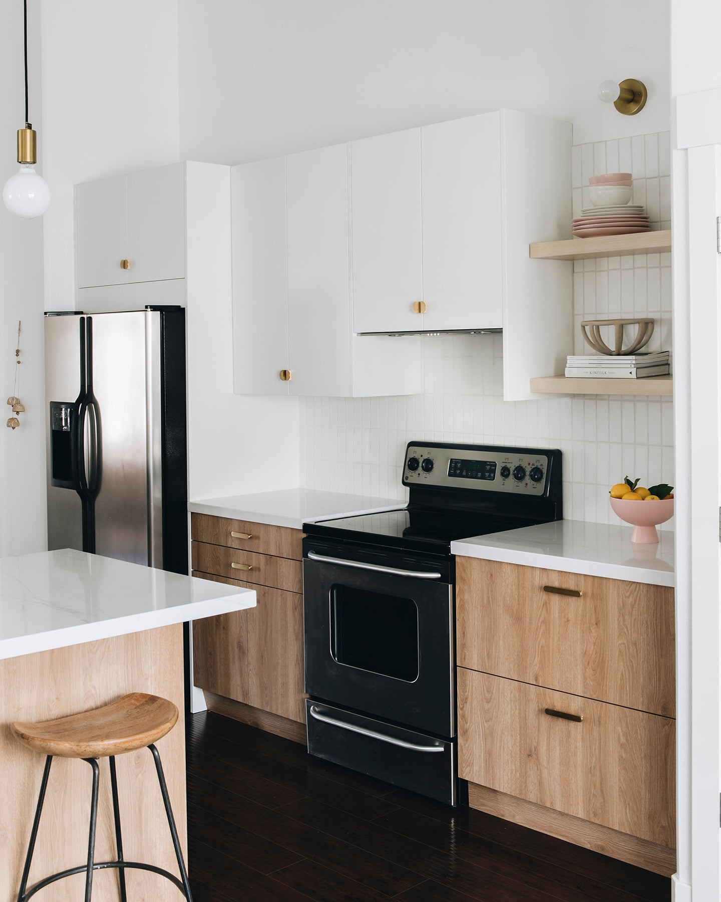 tahoe slab and supermatte white shaker cabinets