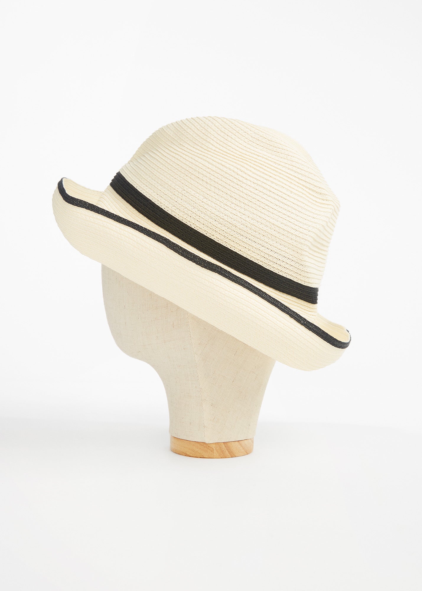 Boxed Hat White / Black - TIINA the STORE