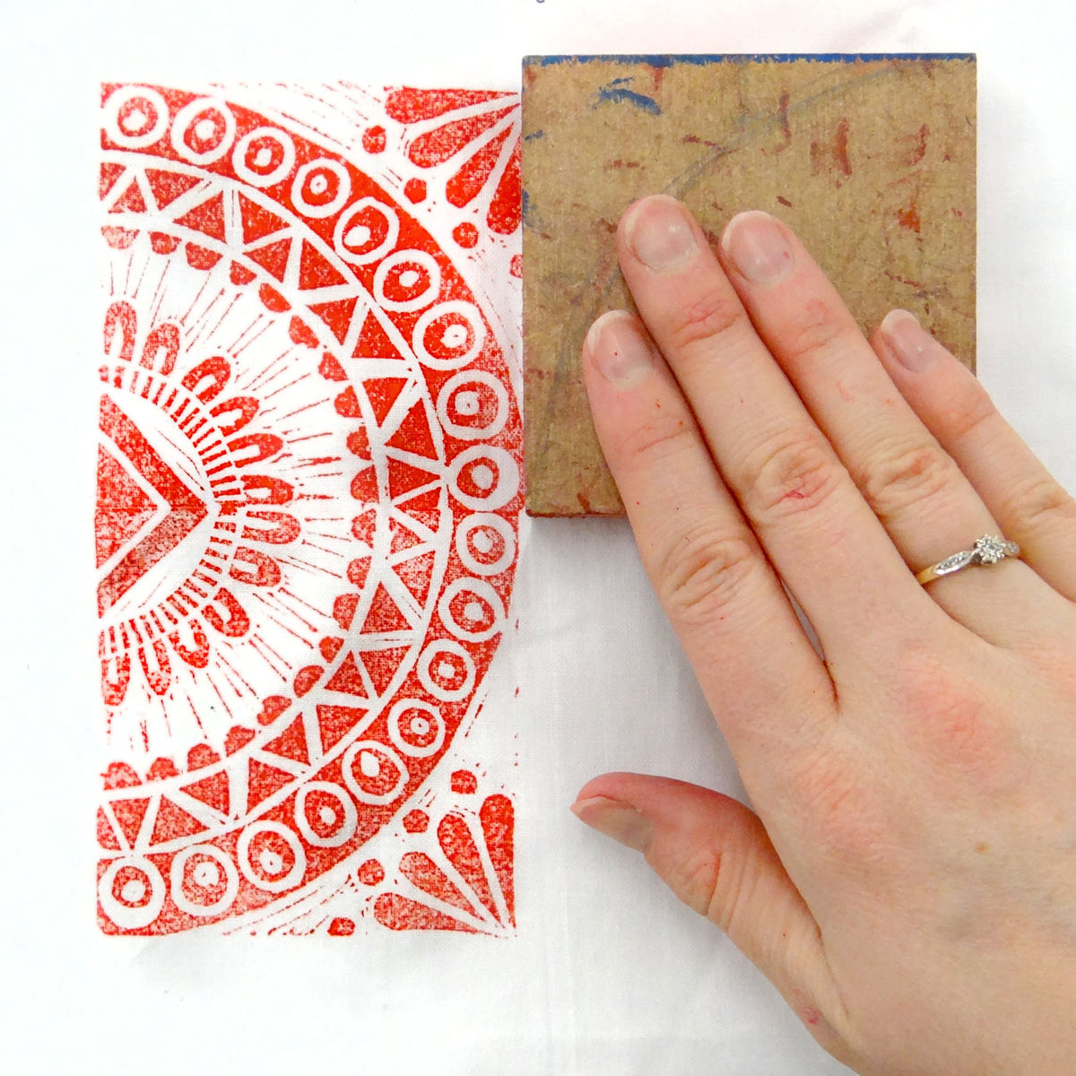 how-to-block-print-with-lino-onto-fabric-handprinted